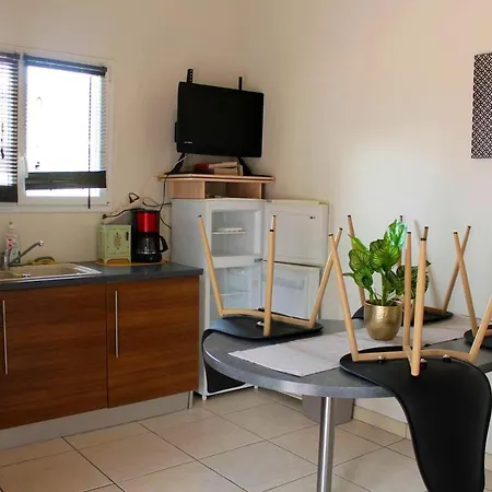 Maison De 2 Chambres Avec Piscine Partagee Jardin Amenage Et Wifi A 펜션 *
