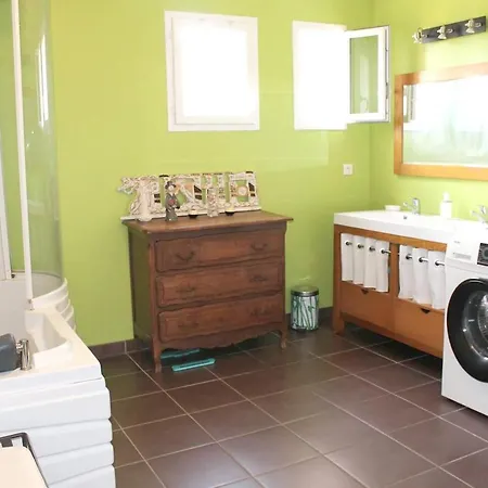 Maison De 2 Chambres Avec Piscine Partagee Jardin Amenage Et Wifi A 펜션 *